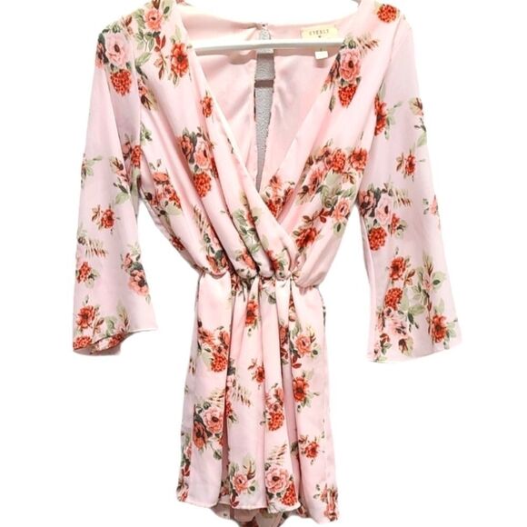 Everly for‎ Francesca's Pink Floral Wrap Romper S - Picture 1 of 10